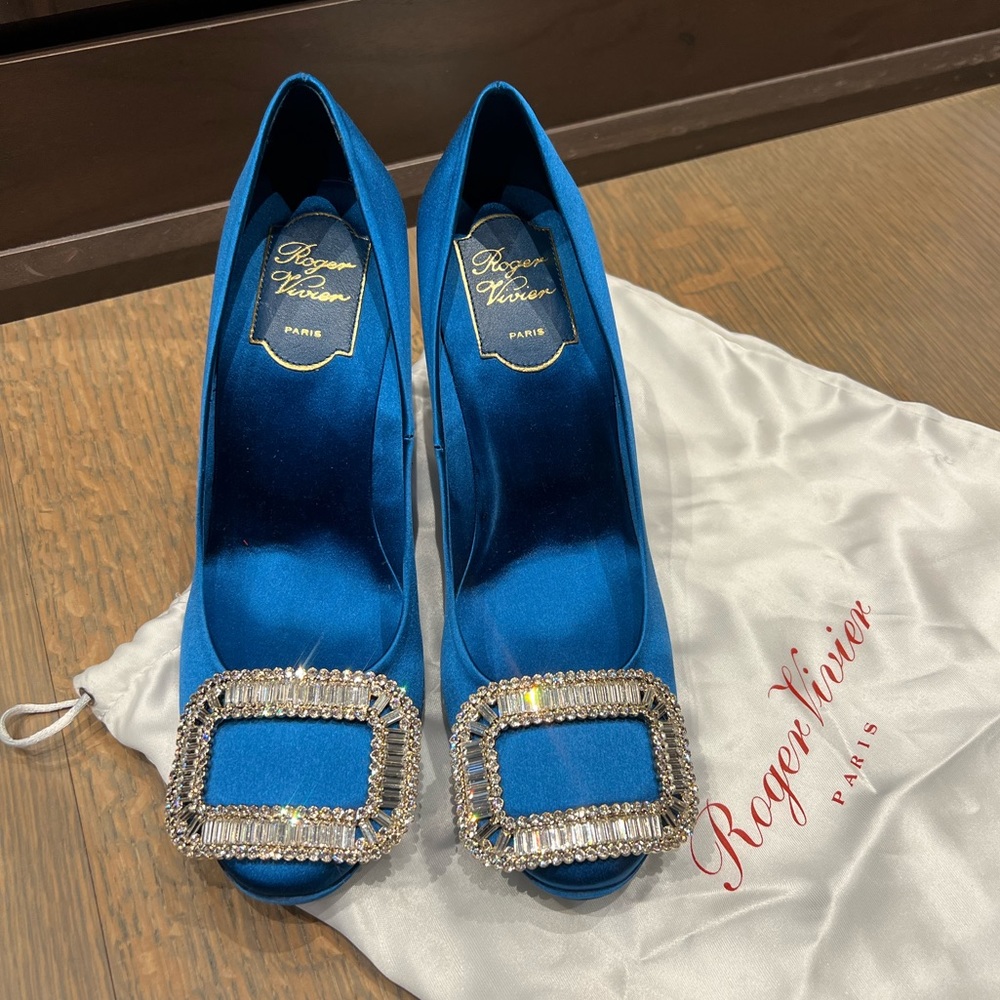 NEW Roger Vivier Trompette Crystal-embellished Satin Pumps